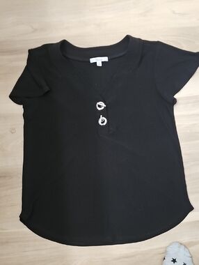 89th & Madison Black Short-Sleeve V-Neck Tee with Silver Accent Buttons